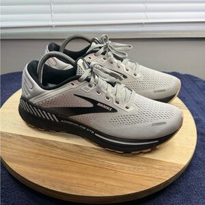 Brooks Adrenaline GTS Running Shoes - Light Gray & Black (Women’s 10 Men’s 8.5)
